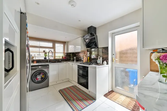 Photo 2 — 28 Culley Way, Maidenhead