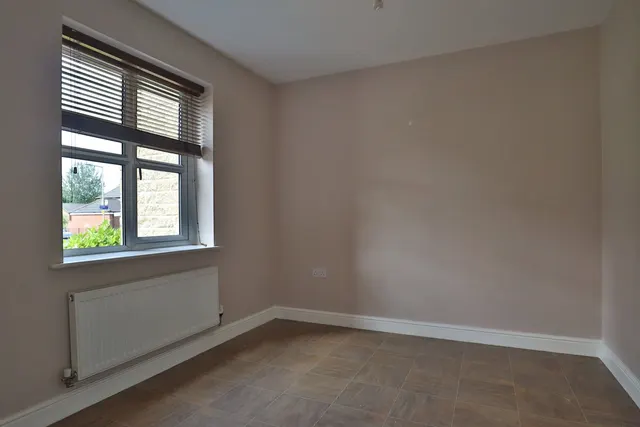 Eastwood Drive, Marple, photo 3