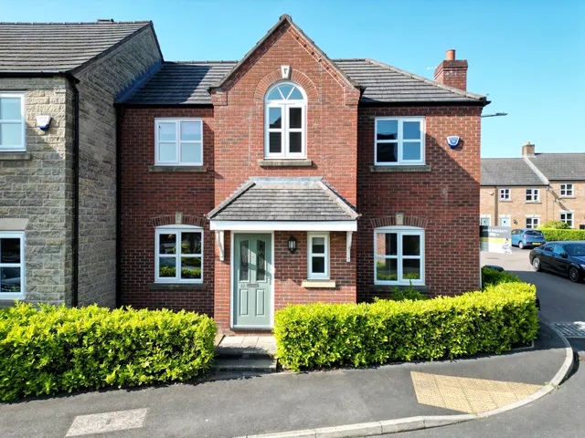 Eastwood Drive, Marple, photo 1