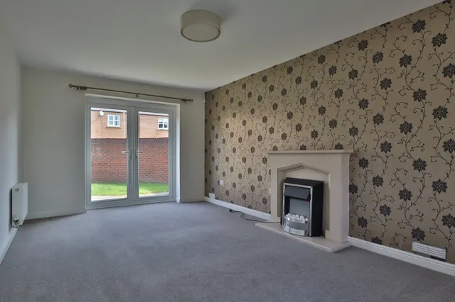 Eastwood Drive, Marple, photo 2