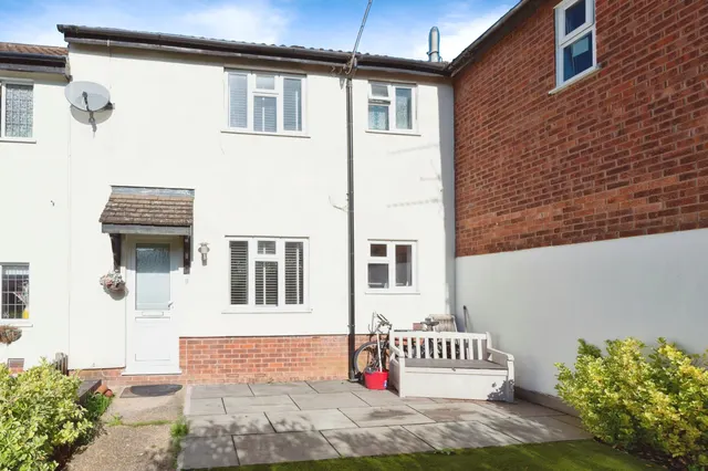 Photo 2 — Montague Way, BILLERICAY, Essex, CM12