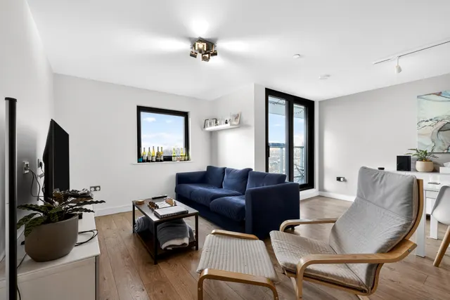 Photo 3 — 395 Rotherhithe New Road, London