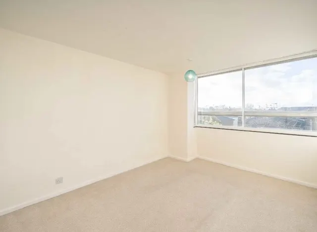 Photo 3 — Lower Mortlake Road, Richmond, TW9