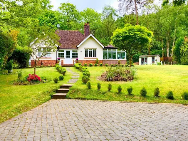 Hampers Lane, Storrington, RH20, photo 1