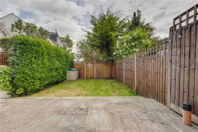 Revelstoke Road, London, photo 2