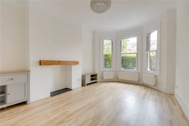 Revelstoke Road, London, photo 3