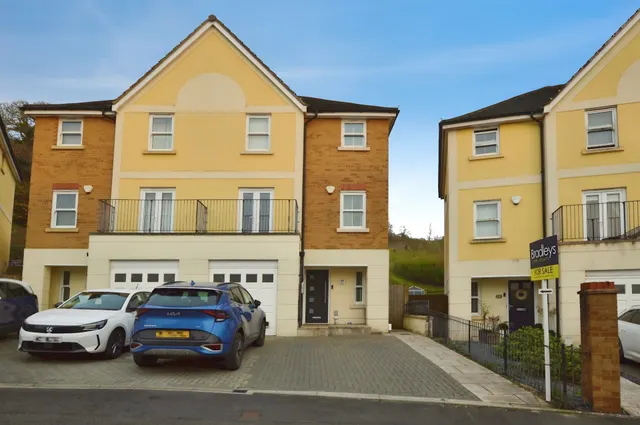 Darwin Crescent, The Willows, Torquay, Devon, TQ2