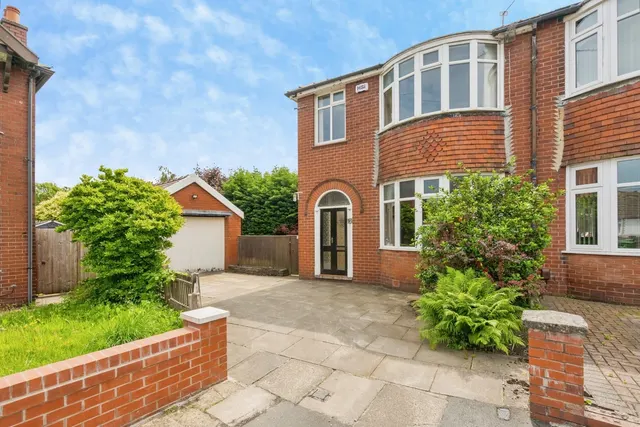 Norfolk Drive, Farnworth, BL4, photo 2