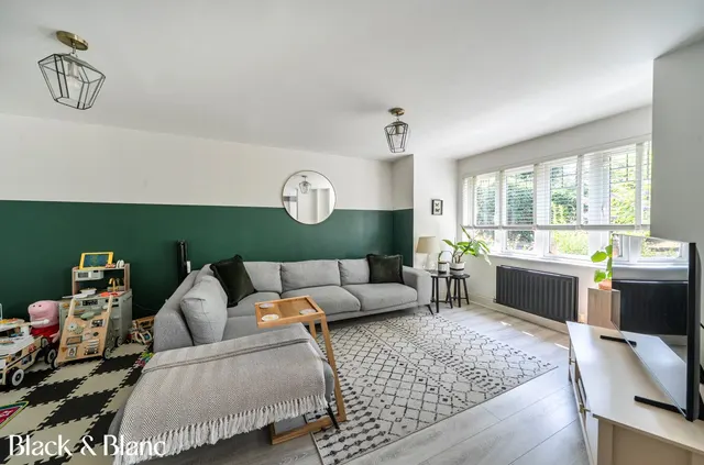 Photo 2 — Seddings Court, 11 Springfield Gardens, West Wickham, BR4
