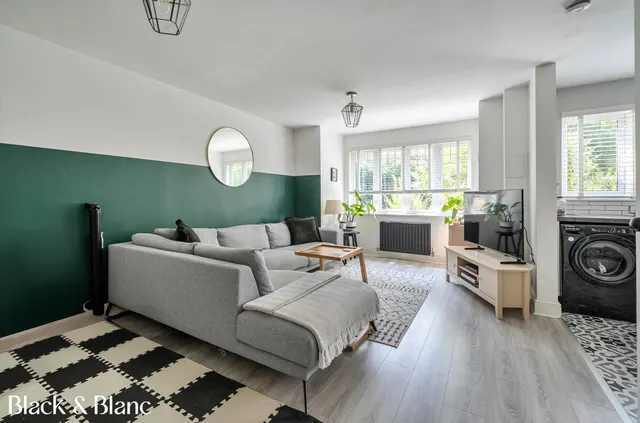 Seddings Court, 11 Springfield Gardens, West Wickham, BR4, photo 1
