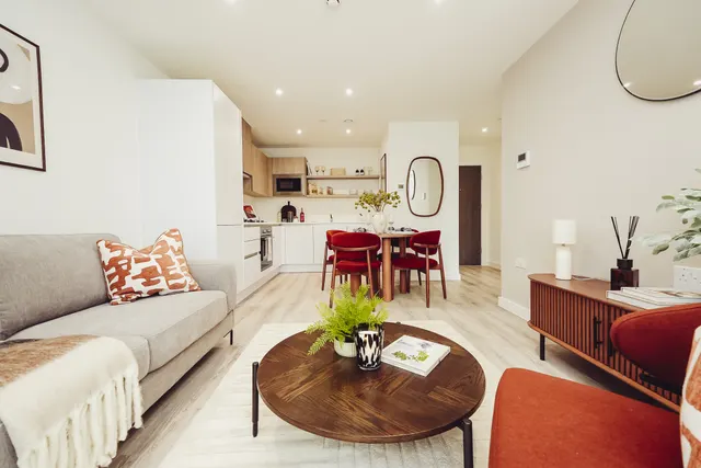 Walton House, DE1, photo 2