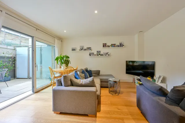 Flat 9, 5 Oakhill Road, London, photo 1