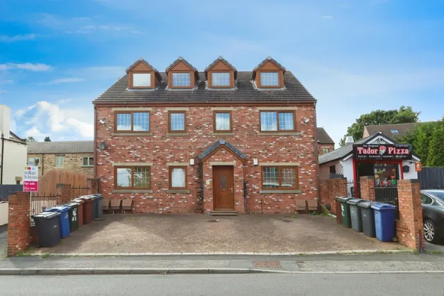 Ballfield Lane, Darton, S75, photo 1