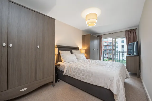 London, NW9, photo 2