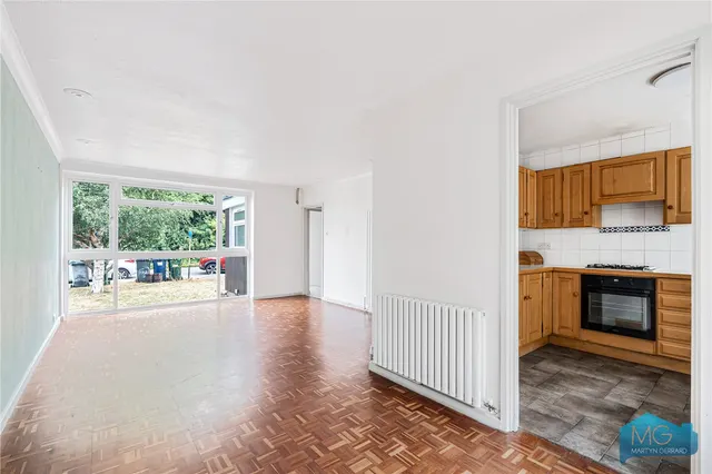 Heath View, London, N2, photo 2