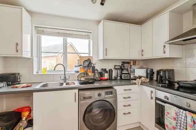 Photo 2 — Sewell Close, Chafford Hundred, Grays, Essex, RM16