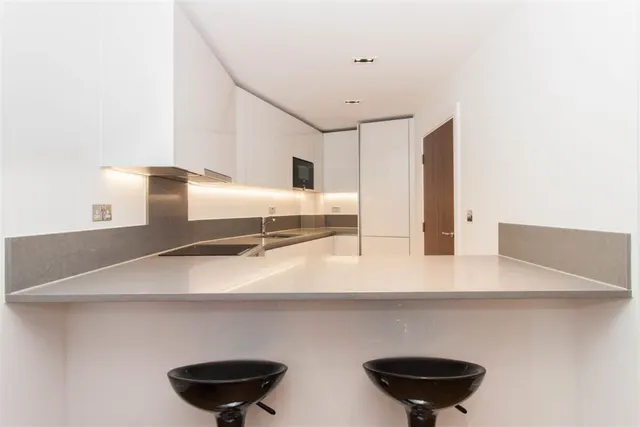 Longfield Avenue, London, W5, photo 3