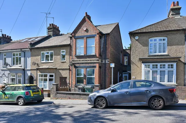 58 Wiggenhall Road, Watford, photo 1