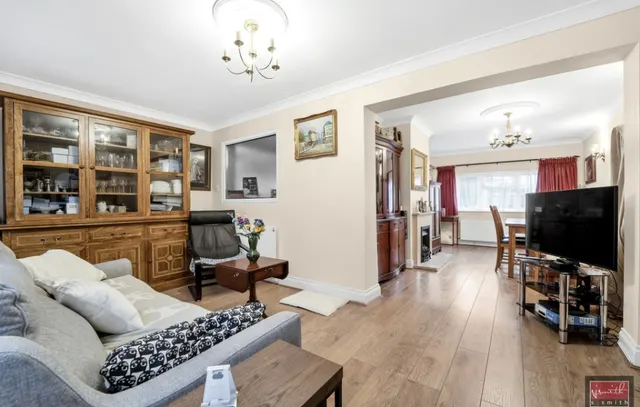 Clarendon Road, Ashford, TW15, photo 3