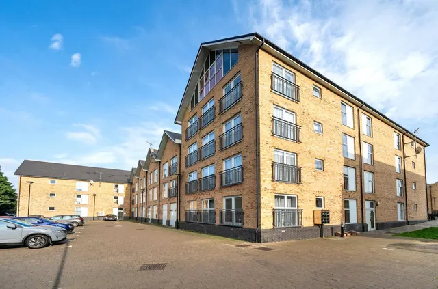 Photo 3 — Esparto Way, South Darenth, DA4