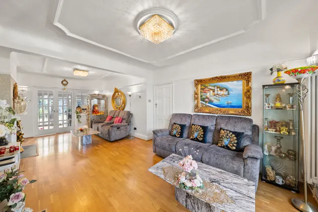 Dorchester Road, Northolt, UB5, photo 2