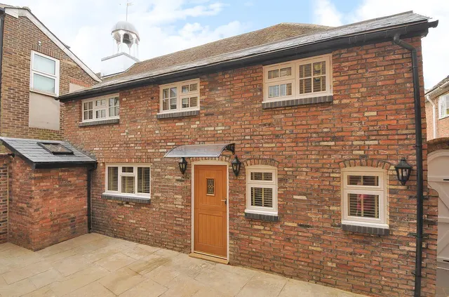 Black Horse Way Horsham RH12, photo 1