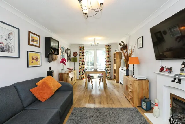 Corsletts Avenue, Horsham, RH12, photo 2