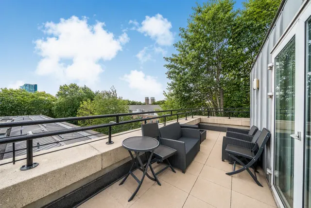 Princes Court, Surrey Quays, SE16, photo 1