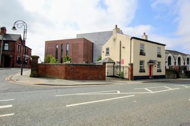 High Street, Prescot, L34, photo 1