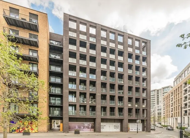 Admiralty Avenue, Royal Wharf, E16, photo 1