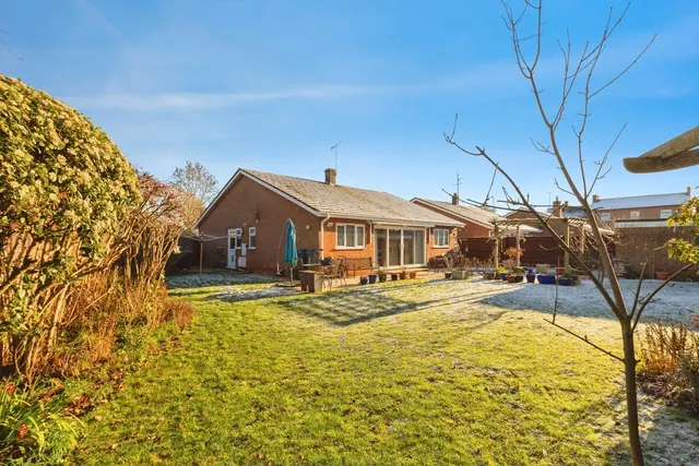 Photo 2 — Manor Farm Close, Weston Turville, Aylesbury, Buckinghamshire, HP22