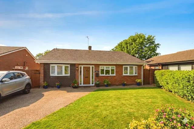 Manor Farm Close, Weston Turville, Aylesbury, Buckinghamshire, HP22, photo 1