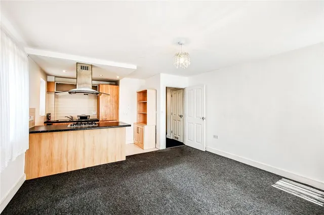 High Road, Chadwell Heath, RM6, photo 3