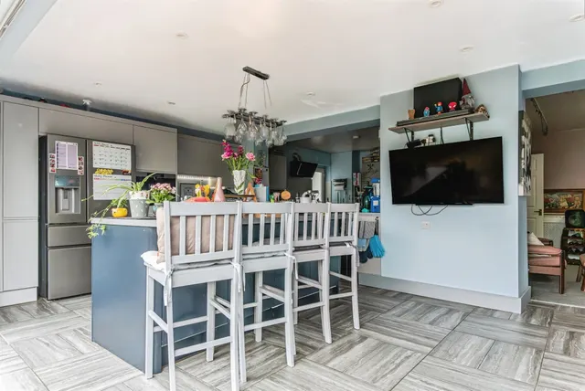 Ermin Street, Blunsdon, SN26, photo 3
