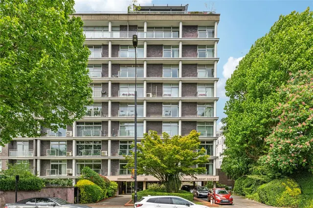 3 bedroom flat — Prince Albert Road, St John's Wood, London, NW8 7LU