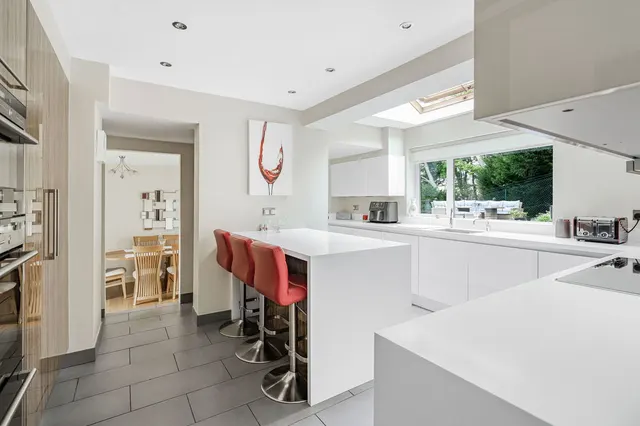 Photo 3 — High View Close, Marlow, SL7 3QN