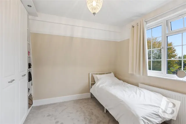 Eversleigh Gardens, Upminster, RM14, photo 3