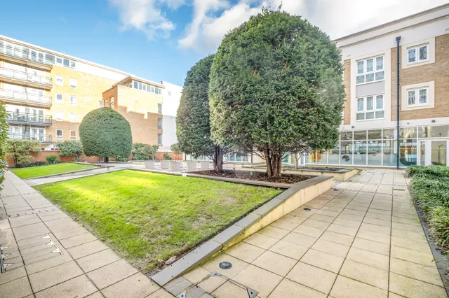 Brewhouse Lane, London, SW15, photo 1