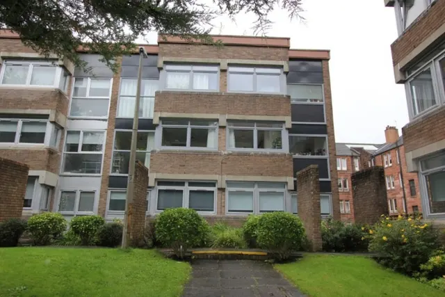 Photo 2 — SHAWLANDS- Balfour Court, Lethington Ave- G41 3HB