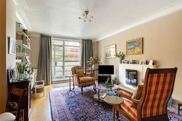 Photo 3 — Sheen Road, Richmond, TW9