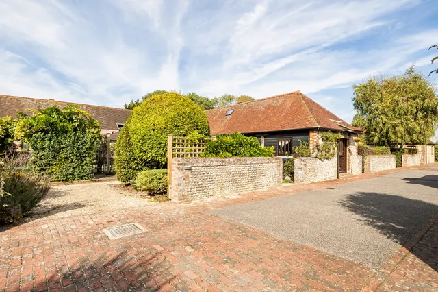 Saxon Meadow, Chichester, PO20, photo 1
