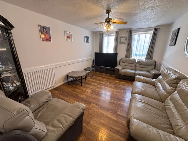Photo 2 — Neville Close, London, London, E11 3QH