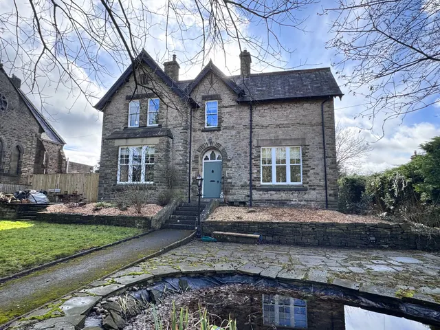 Market Street, High Peak, photo 1