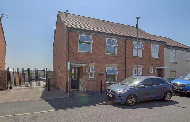 Tulip Tree Road, Nuneaton, CV10, photo 1