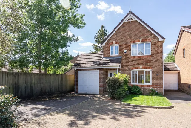 Westlees Close, North Holmwood, RH5, photo 1