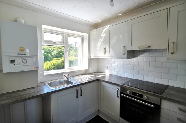 Horn Lane, Woodford Green, IG8, photo 3