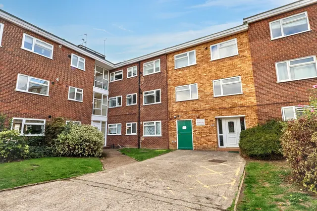 Horn Lane, Woodford Green, IG8, photo 1