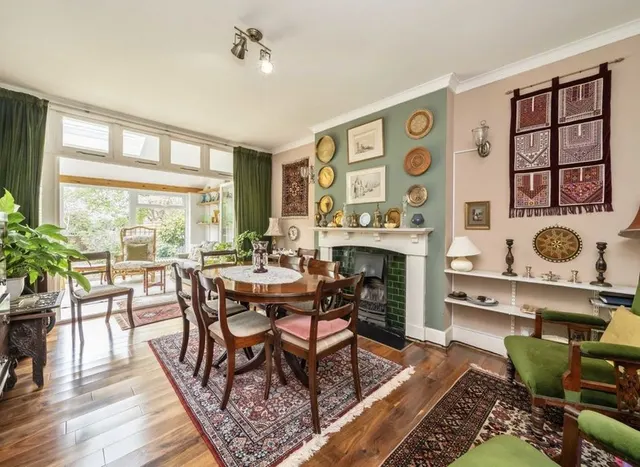 Photo 3 — Hodford Road, Golders Green, NW11
