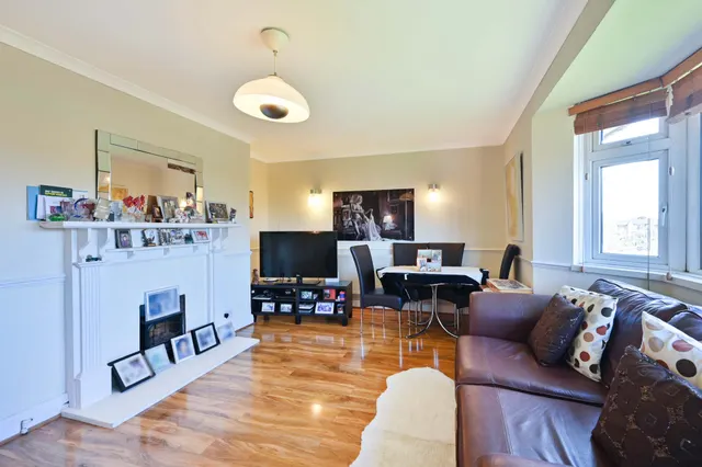 London, SW20, photo 2