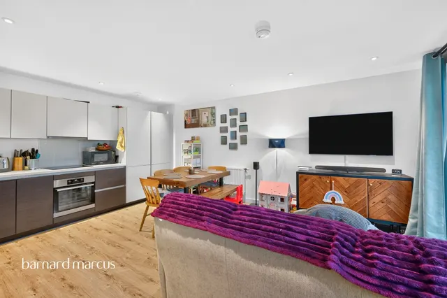Tewkesbury Road, London, W13, photo 3